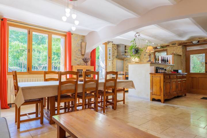 Casa Vacanze 'Gite Domaine De La Bruge' con Vista Montagna, Terrazza Privata e Wi-Fi in Saint-Remèze, Privas (arrondissement)