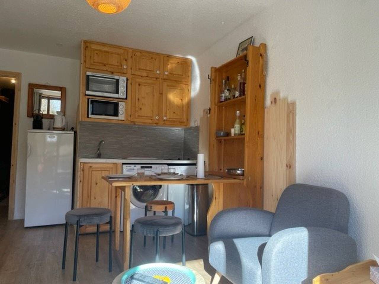Apartamento entero, Estudio cabina, 4 pax, Risoul, cerca de tiendas, Cocina equipada, Balcón, Mascotas permitidas in Station de Risoul, Risoul