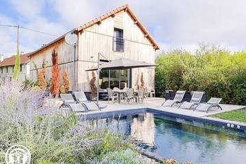 Gîte pour 6 personnes, avec jardin à Meyronne