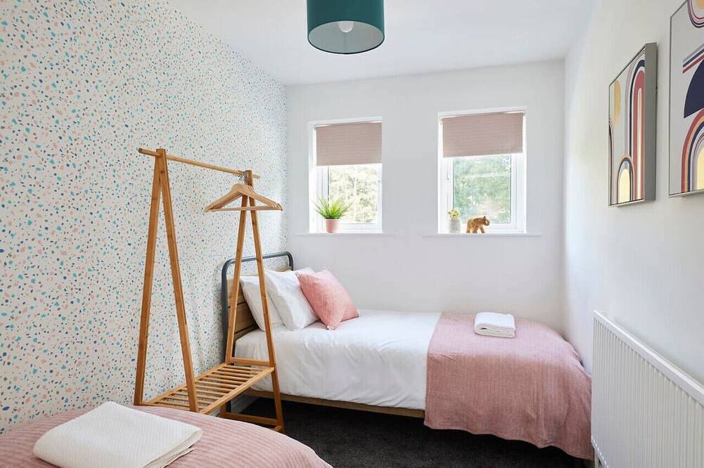 Usnooz | Charming Huddersfield Home with Garden in Huddersfield, West Yorkshire