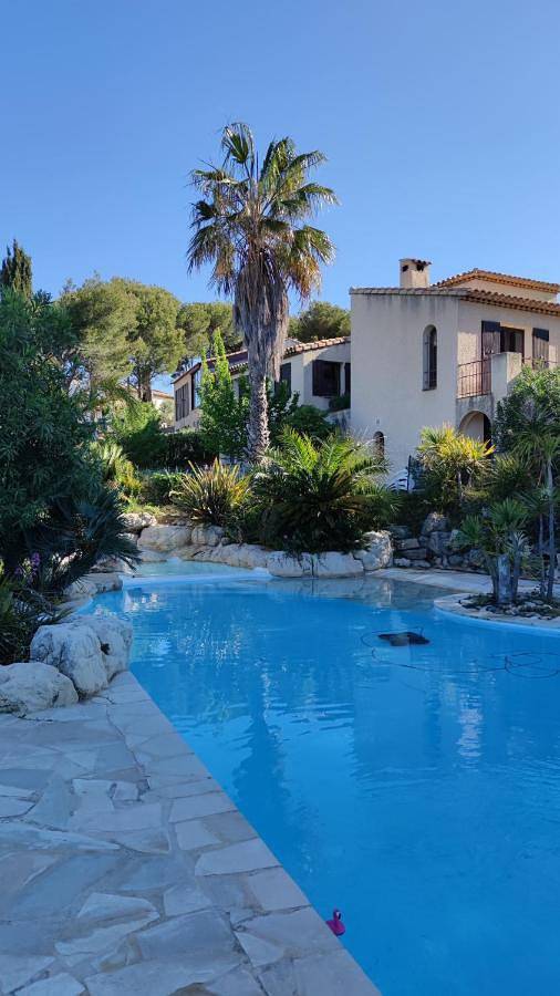 Gîte pour 4 personnes, avec bassin pour enfant et piscine ainsi que jardin et vue, adapté aux familles à Sausset-les-Pins - 4