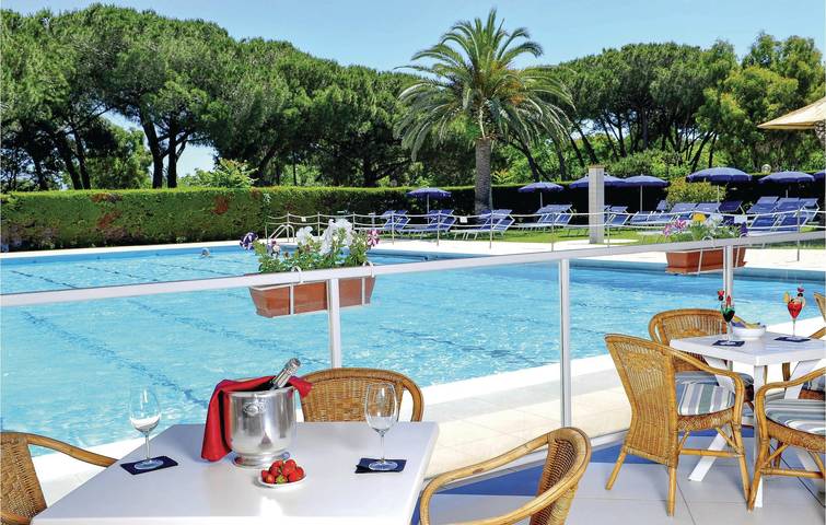 Accogliente appartamento costiero con piscina e terrazza in Baia Domizia, Sessa Aurunca