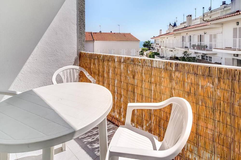 Entire apartment, Charming, quiet and bright sea-side apartament in Sant Pol de Mar, Costa del Maresme