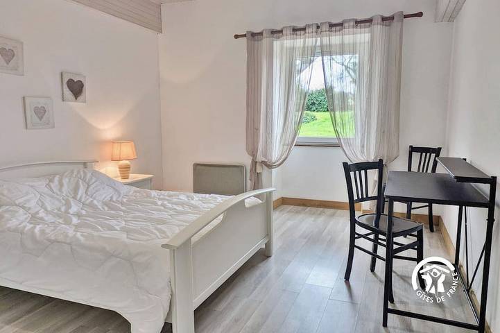 Geräumiges Ferienhaus mit großem Garten, Spielzimmer und Musikinstrumenten in Congrier, Mayenne