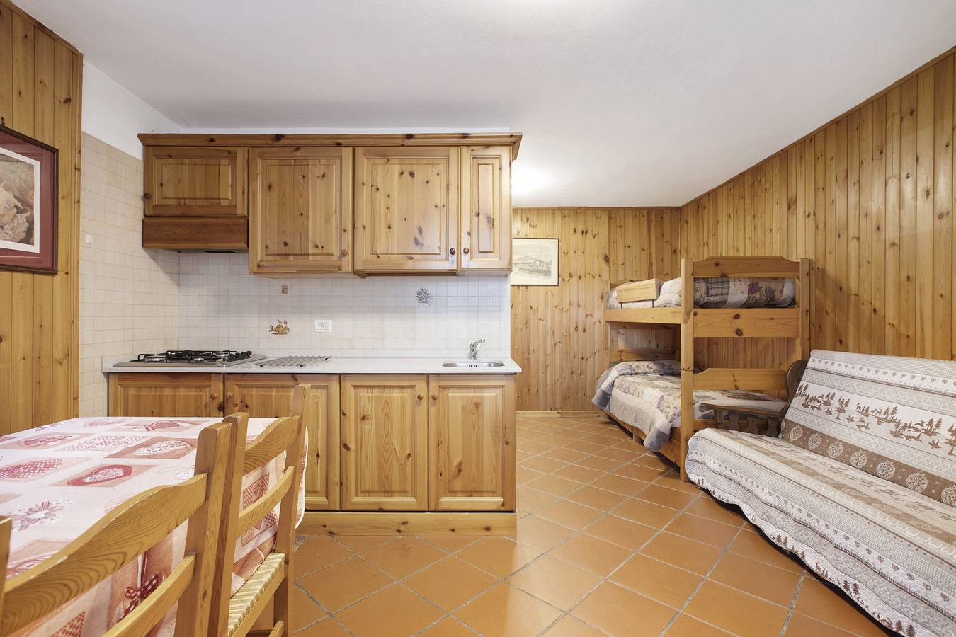 Ganze Wohnung, Ferienwohnung 'Primo Piano Cuis 1' mit gemeinsamer Terrasse, gemeinsamem Garten und Wi-Fi in La Cerise (Gressan), Comune di Gressan
