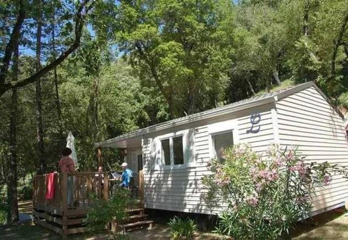 Camping pour 4 personnes, avec Bassin pour enfant et Piscine