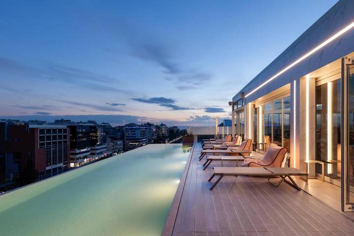 Hôtel pour 6 personnes, avec terrasse et piscine