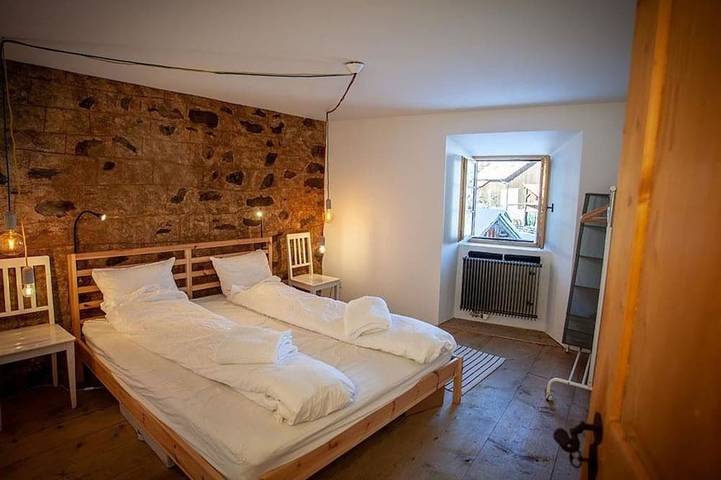 Ganze Wohnung, Tgesa Antgerna 1.Og Appartement/Fewo, Bad, Wc, 2 Schlafräume in Salux, Surses