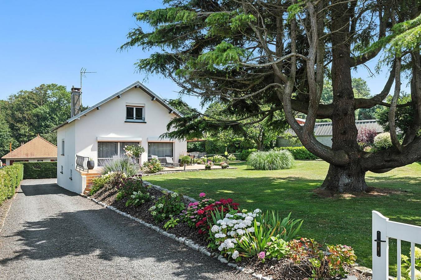 Gîtes de France® - Au Cèdre in Bracquemont, Dieppe region