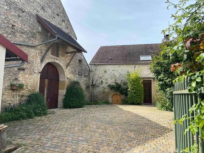 Location de vacances pour 6 personnes, avec jardin et terrasse à Massangis