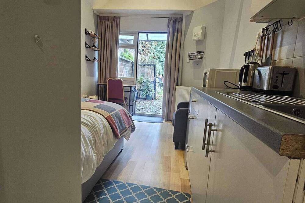 Ganze Wohnung, Tranquil Studio for 2 Free Parking Fast Wi-Fi in Reading, Berkshire