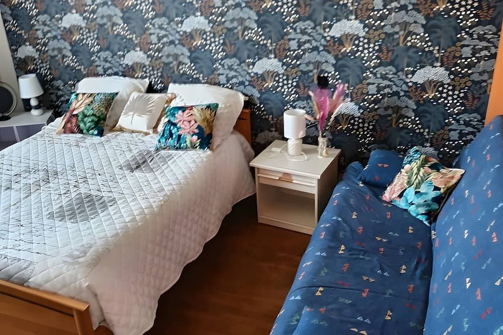 Chambre d’hôtes « Les Camélias » avec terrasse partagée et jardin privé in Orval, Région de Coutances