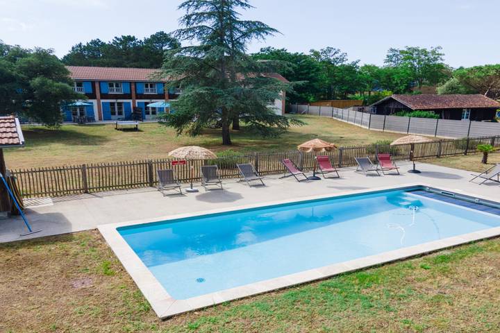 Gîte pour 2 personnes, avec Terrasse ainsi que Jardin et Piscine à Naujac-sur-Mer - 3