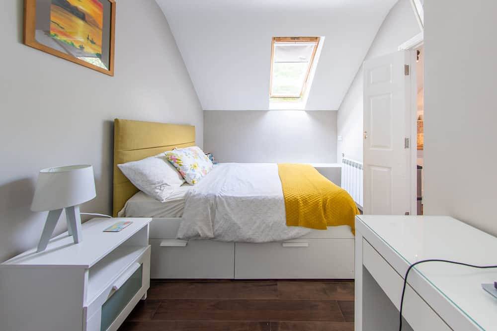Geheel appartement, Own door apartment surrounded by mature gardens in the Wicklow mountains in Donaghmore, County Wicklow