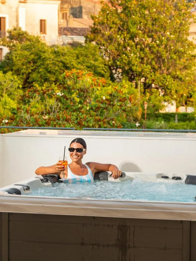 Hôtel pour 2 personnes, avec piscine ainsi que terrasse et vue - 1