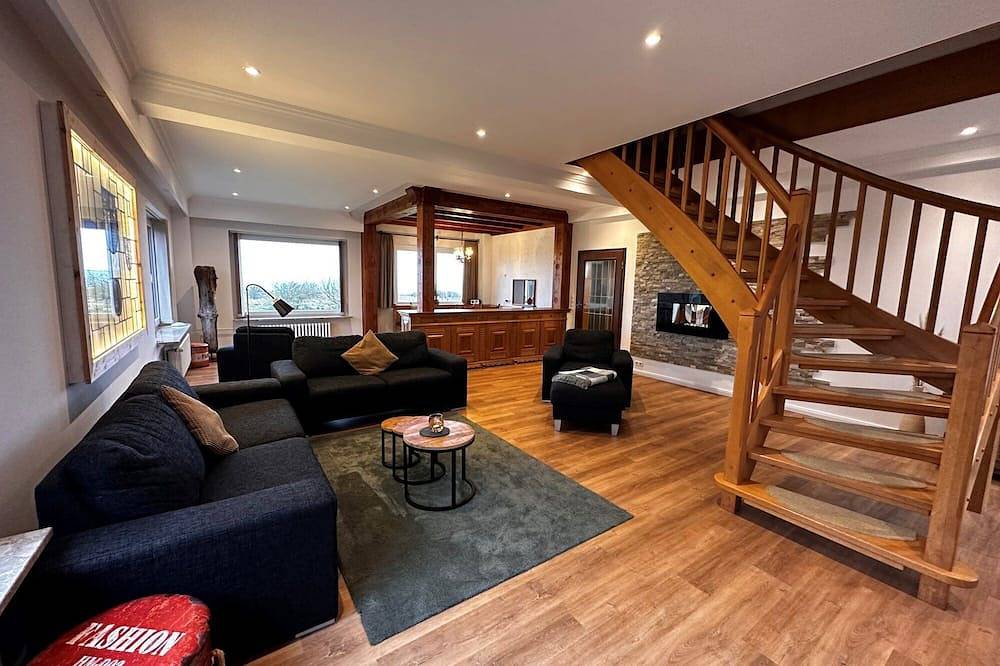 Mehrgenerationenhaus direkt am Wasser mit Terrasse und Garten in Steenodde, Nebel