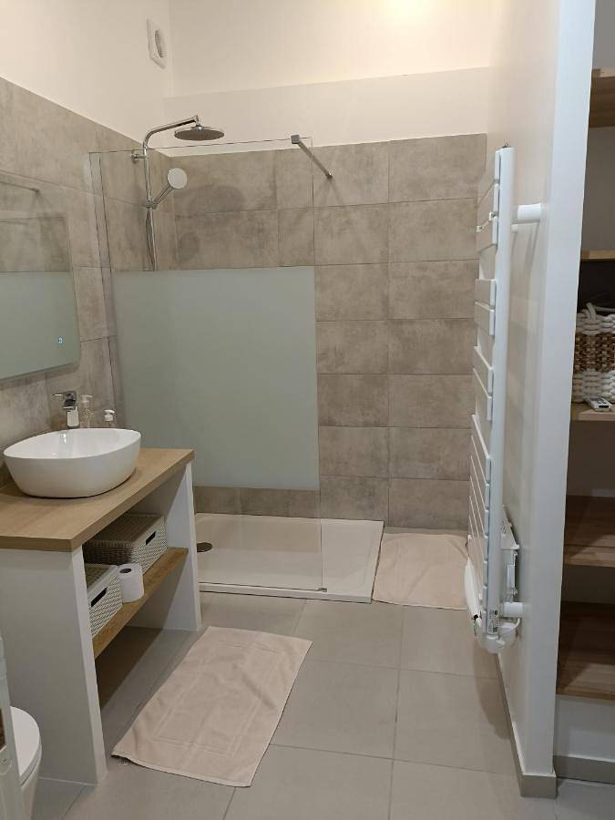 Maison d’hôte pour 2 personnes, avec piscine ainsi que jardin et vue à Flaux - 3