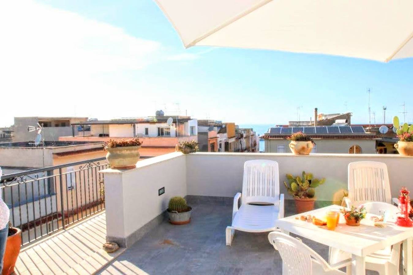 Appartement entier, Appartement 'L'airone' avec vue sur la mer, Wi-Fi et climatisation in Balestrate, Province de Palerme