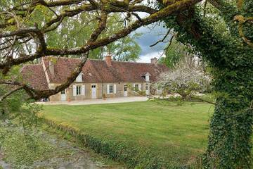 Gîte pour 12 personnes, avec jardin à Saint-Benin-d'Azy
