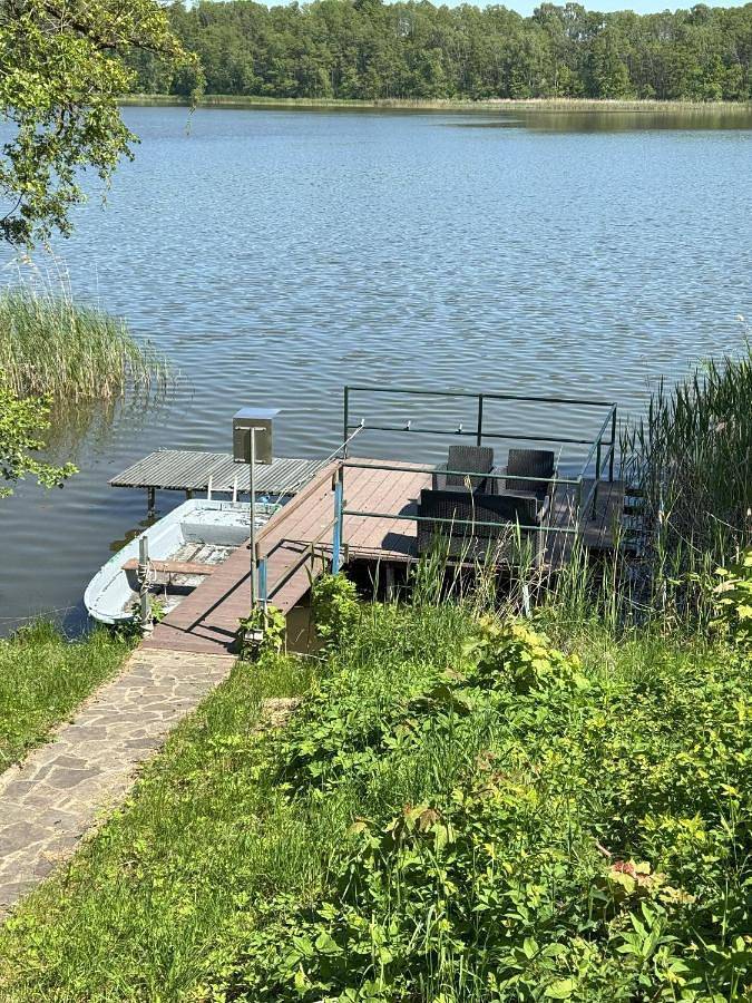 Villa Wieck am See, mit Ruderboot in Gransee, Ruppiner Seenland