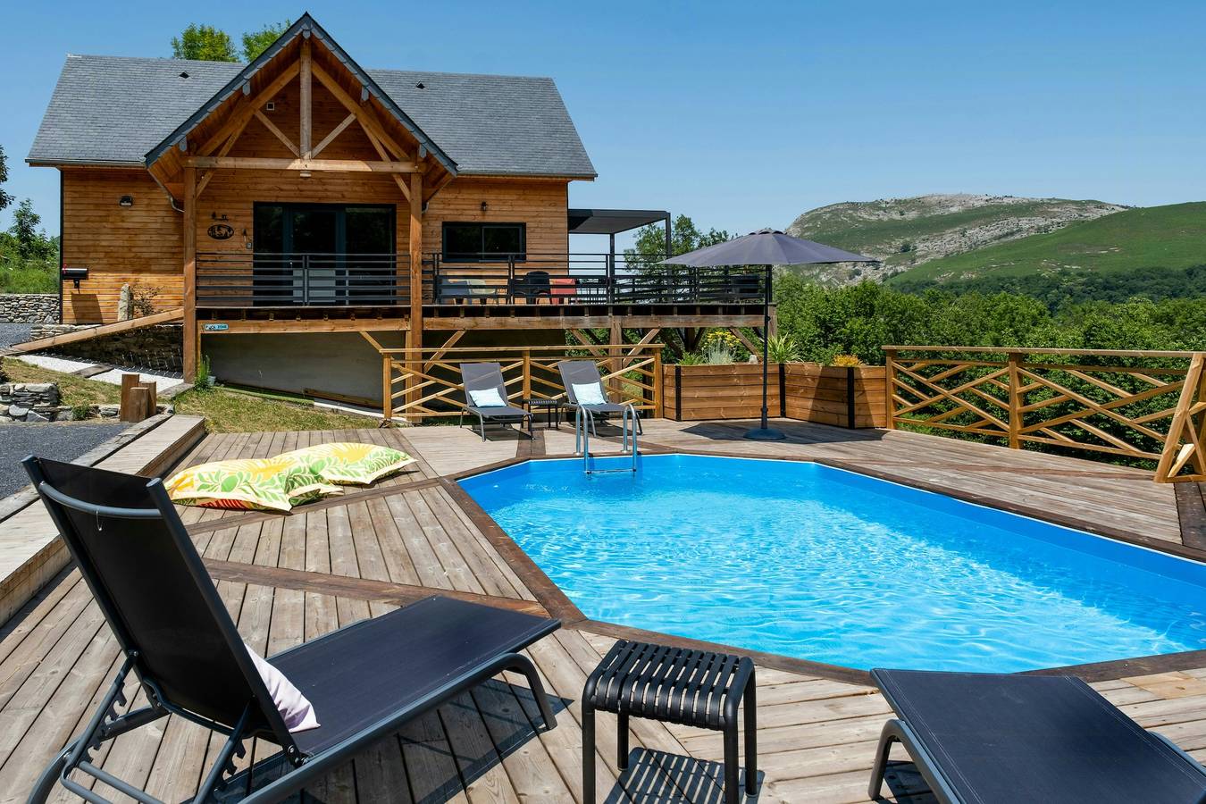 Gorgeous wooden chalet near Lourdes in Ségus, Hautes-Pyrénées