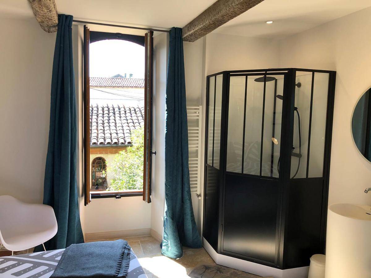 Queen Room with Garden View in Giroussens, Région de Castres