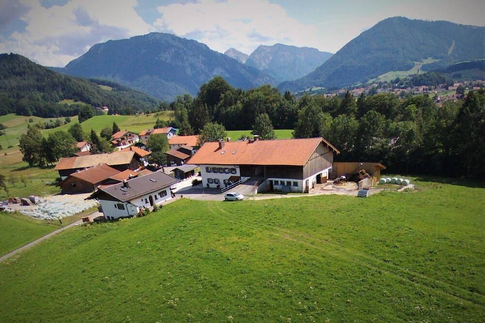 Ganze Wohnung, Nr. 3 Ferienwohnung Sunnseitn 45qm, Balkon, 1 Schlafzimmer, 1 Wohnzimmer in Ruhpolding, Bayerische Alpen
