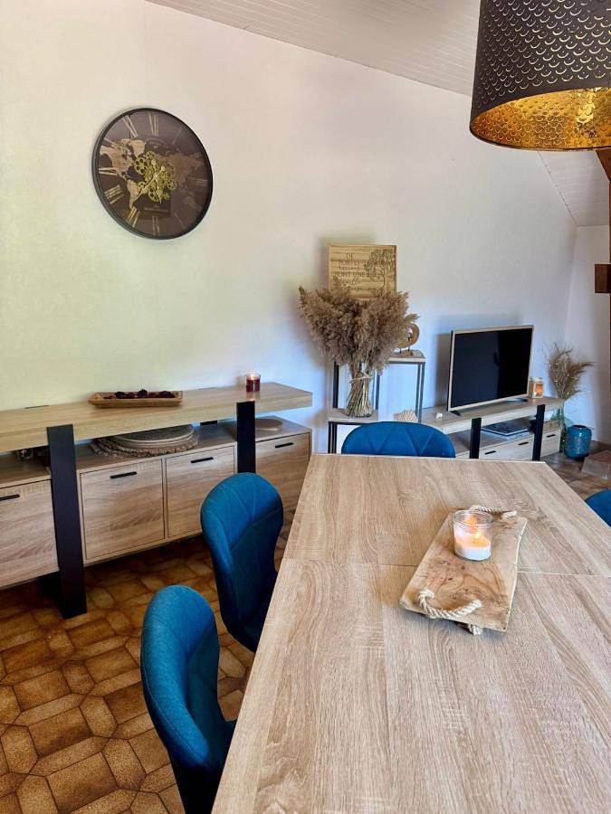 Gîte pour 6 personnes, avec Balcon et Terrasse ainsi que Jardin et Vue à Saint-Offenge-Dessus