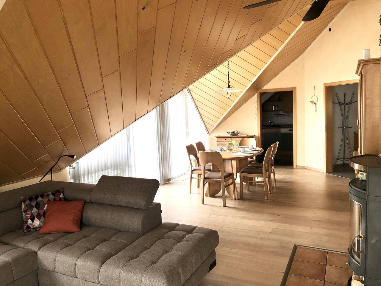 Ganze Ferienwohnung, Ferienwohnung mit zwei Balkonen in Hilders, Rhön-Hessen