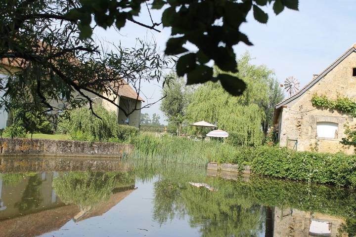 Location de vacances pour 3 personnes, avec jardin et vue à Montbizot