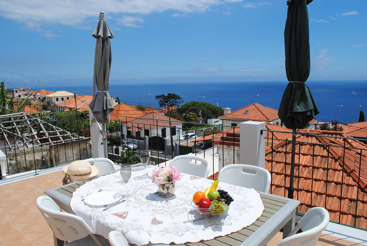 Guestready - Vila Rosa - Renovated Seaviews House in Lazareto, Funchal (Santa Maria Maior)