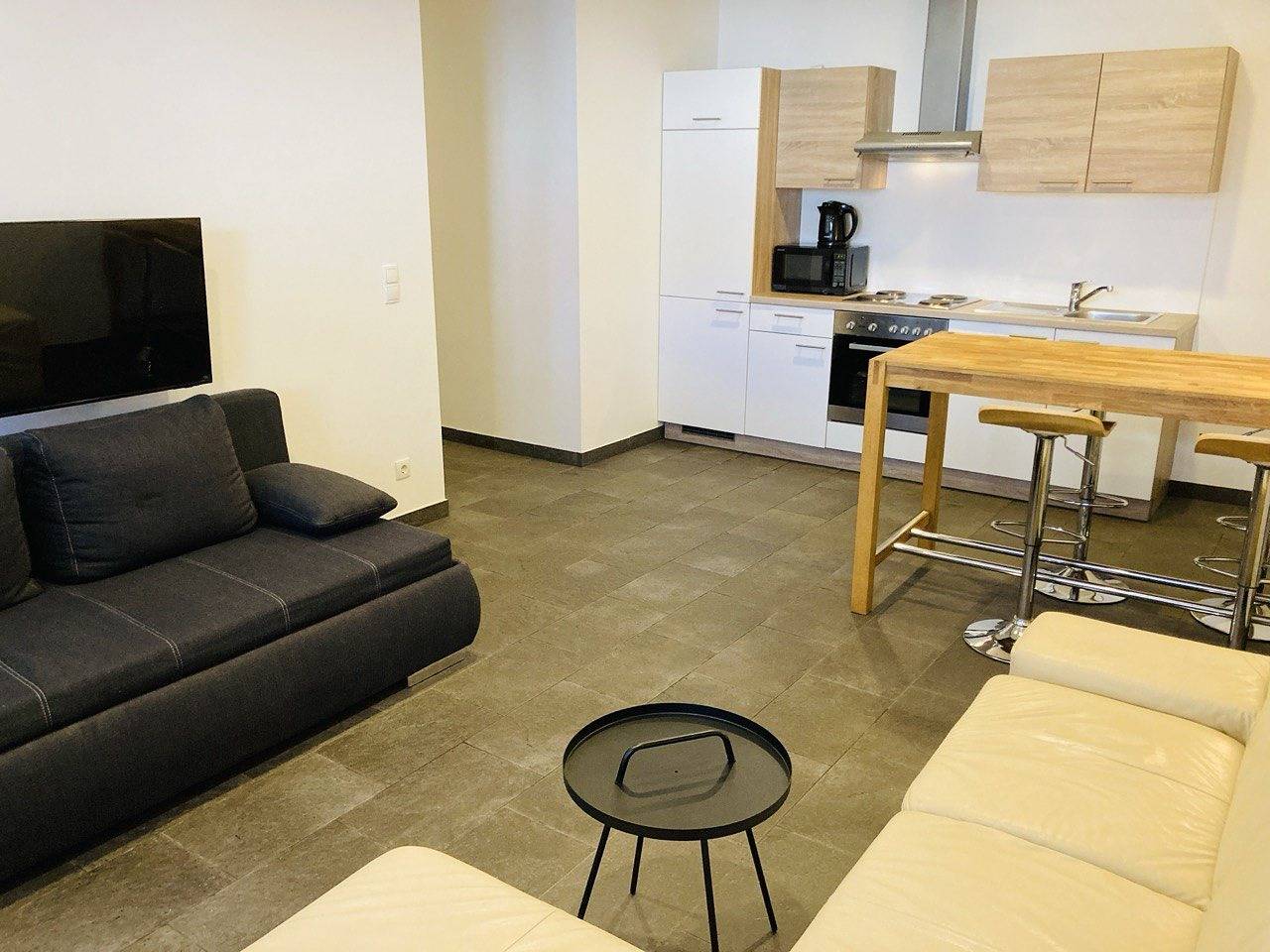 Ferienwohnungen und Monteurunterkunft "Mainbogen-Blick" - Ferienwohnung / Deluxe Apartment 1 in Grettstadt, Fränkisches Weinland