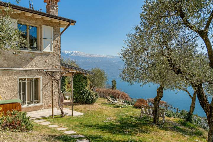 Appartamento per 2 persone, con giardino e terrazza, con animali domestici a Gargnano