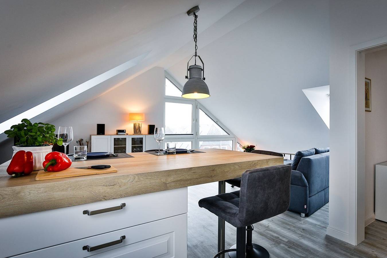 Ganze Wohnung, Moderne Dachgeschosswohnung mit Panoramafenster in ruhiger, strandnaher Lage von Hörnum. in Hörnum, Sylt