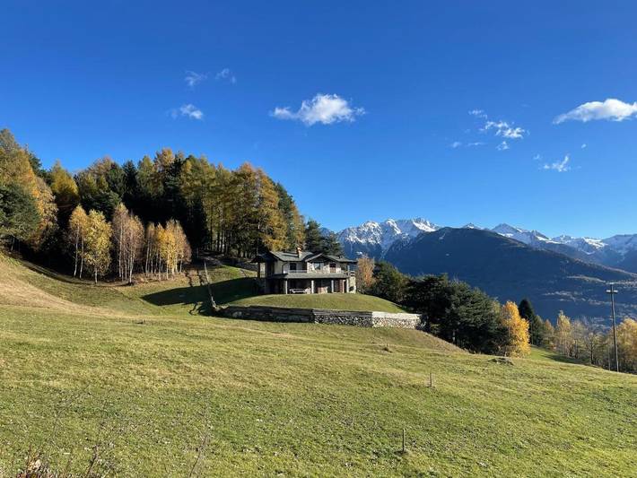 Gîte pour 8 personnes, avec vue et jardin à Mello