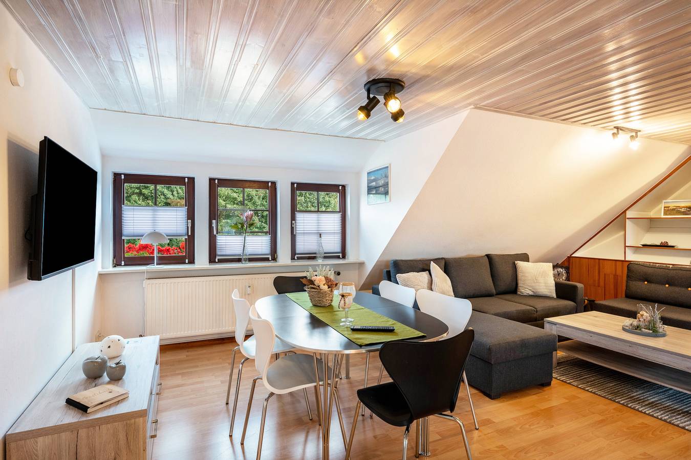 Ganze Wohnung, Ferienwohnung Im Obergeschoss" mit Gemeinschaftsterrasse, Gemeinschaftsgarten und Wi-Fi in Immenstedt, Grünes Binnenland