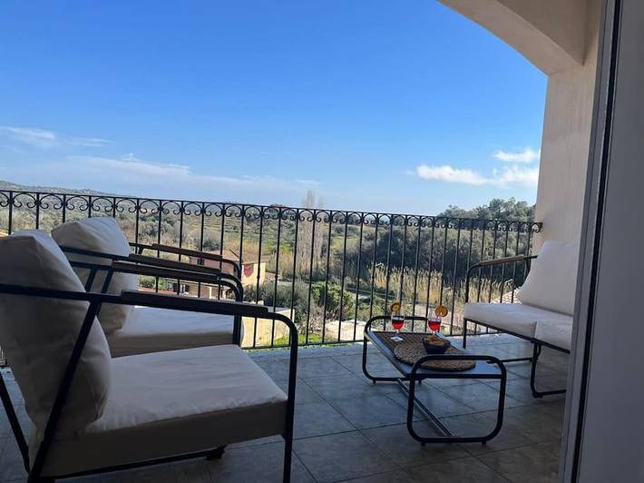 Gîte pour 4 personnes, avec balcon et vue à Loceri