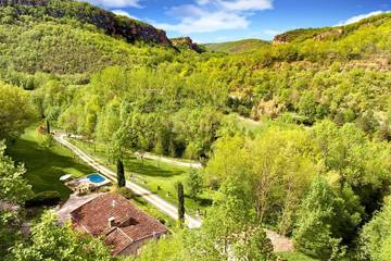 Gîte pour 4 personnes, avec jardin ainsi que jacuzzi et terrasse, animaux acceptés à Bruniquel