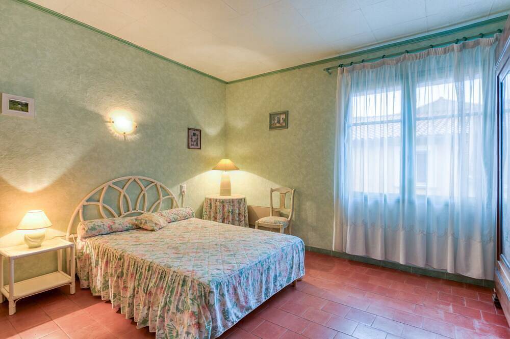 Holiday Home 'Coustouline' with Private Terrace and Private Garden in Lodève region