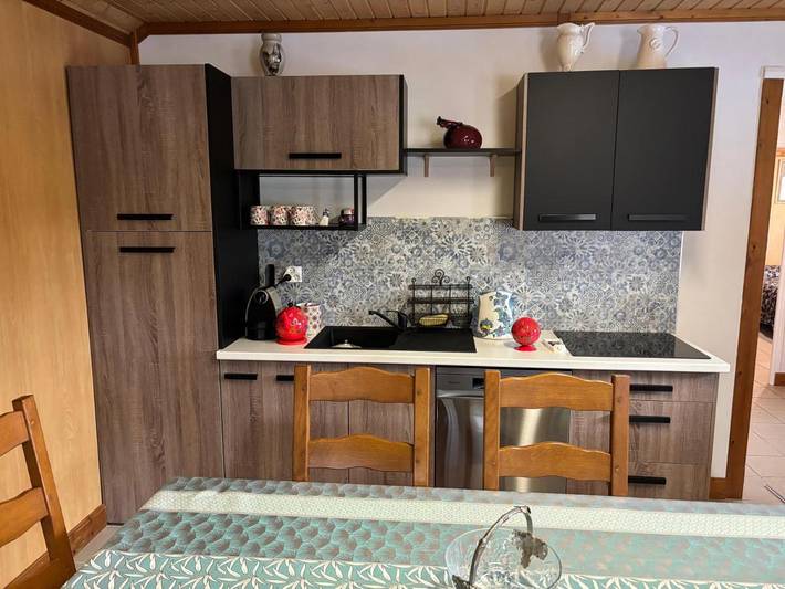 Location de vacances pour 6 personnes, avec jardin ainsi que vue et piscine à Digoin - 2