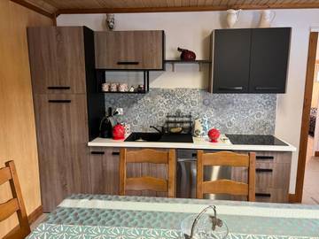 Gîte pour 6 personnes, avec piscine ainsi que vue et jardin à Digoin