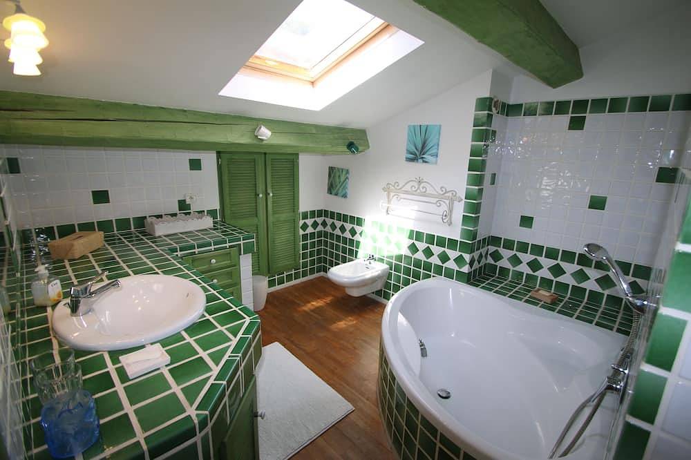 Preciosa villa con jardín, piscina y jacuzzi cerca de todos los servicios in La Farlède, Region de Toulon