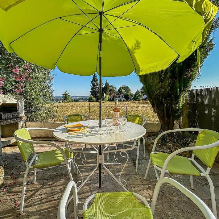 Location de vacances pour 6 personnes, avec Terrasse ainsi que Jardin et Vue à La Force