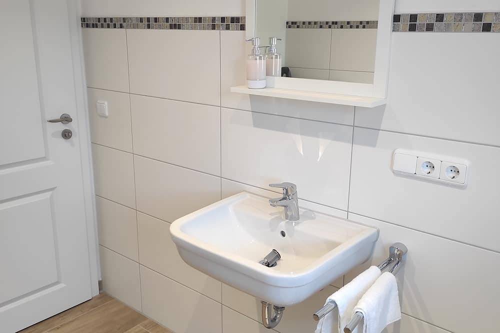 Ganze Wohnung, Große Erdgeschoß Ferienwohnung mit Wintergarten in Marktoberdorf, Bayerisch Schwaben
