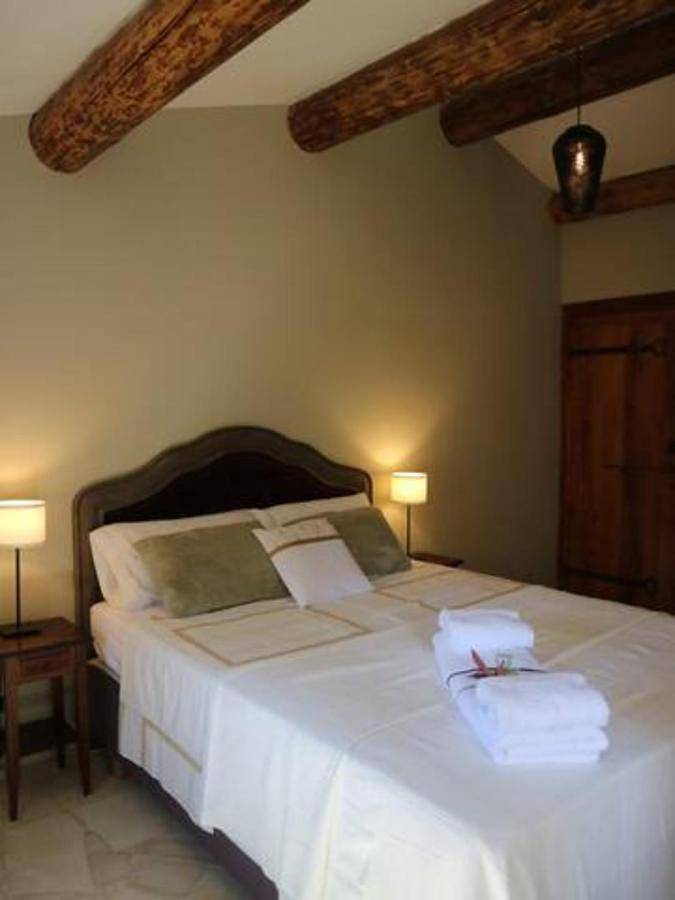 Chambre d’hôte pour 4 personnes, avec vue et piscine ainsi que jardin et terrasse à Eygalières - 3