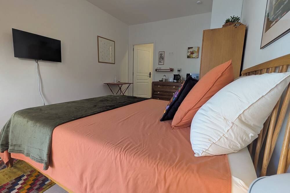 Apartamento entero, A quiet room with a private courtyard in Teyran, Region de Montpellier