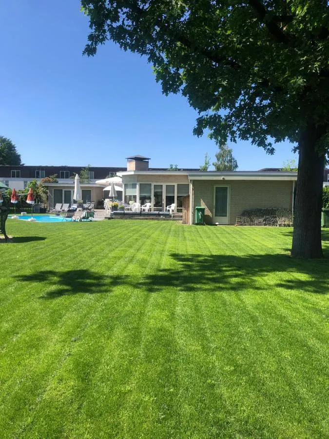 Alojamiento y desayuno para 3 personas, con jardín además de piscina y vistas - 1