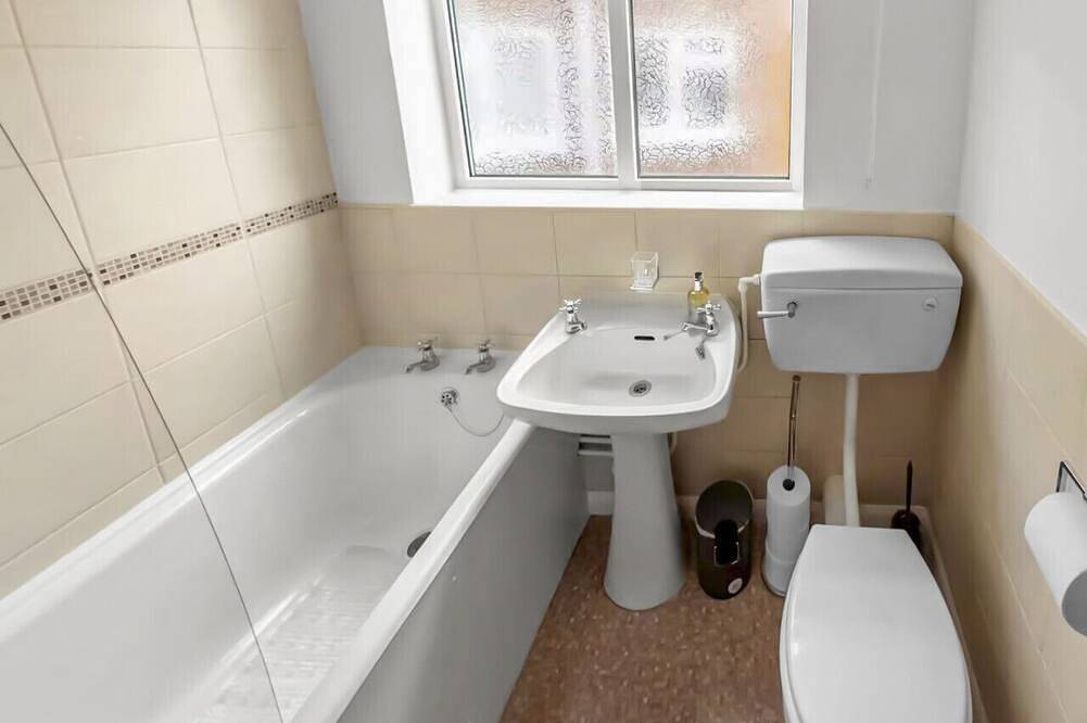 Bright 2-bedroom home with private garden & easy London access in Bexley, Londres