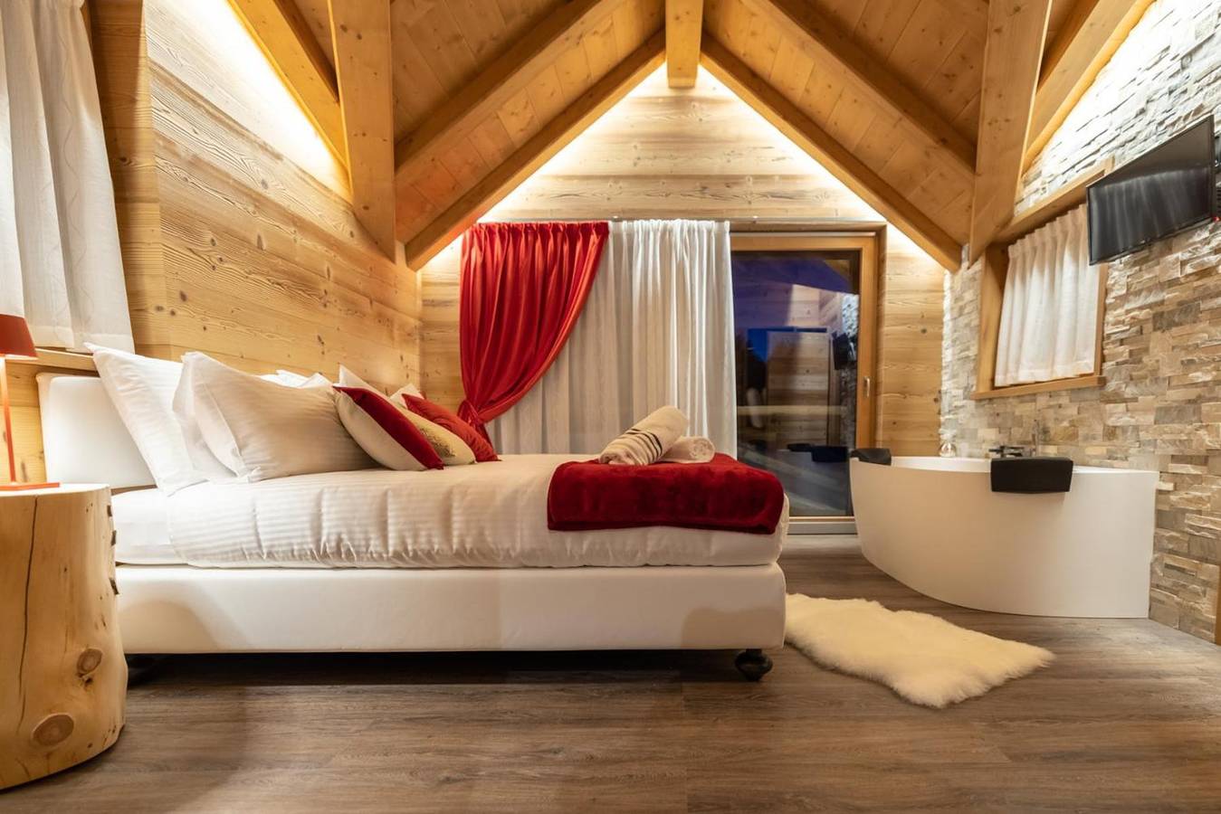 Zimmer 'Imbosc'chè Bnb Rosso' mit Bergblick, Gemeinschaftsgarten und Wlan in Teola, Livigno