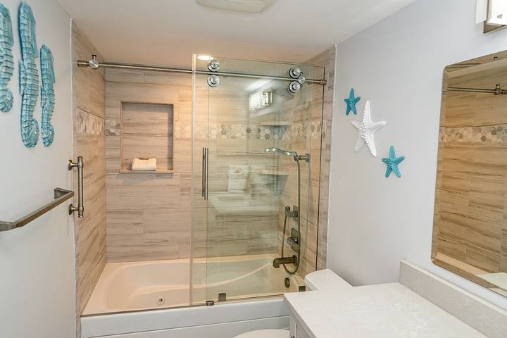 Vacation rental for 6 people, with balcony and pool in Crescent Beach